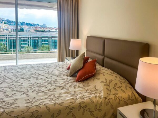 chambre parentale appartement cannes